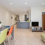 Bright Ground Floor In Apartmán *