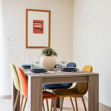 Bright Ground Floor In Apartament *