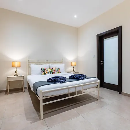 Bright Ground Floor In Apartament