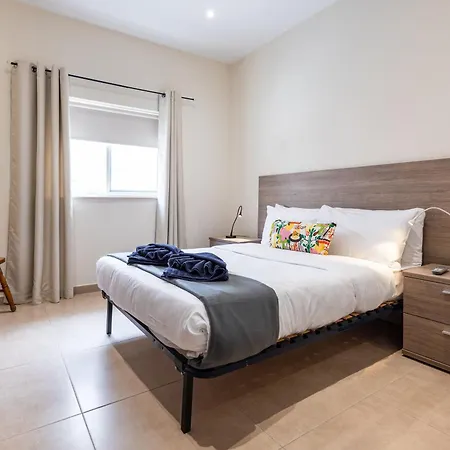 Bright Ground Floor In Apartament *