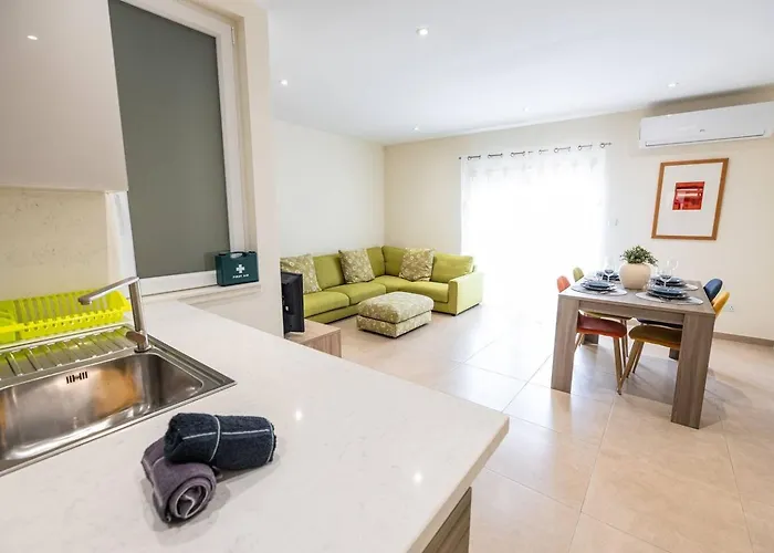 Apartament Bright Ground Floor In