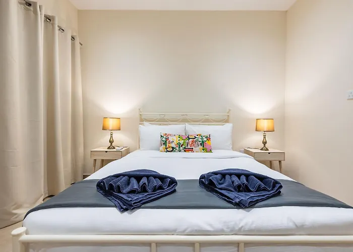 Bright Ground Floor In Apartament