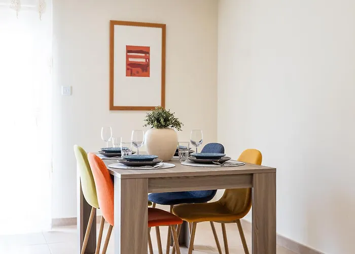 Bright Ground Floor In Apartament *