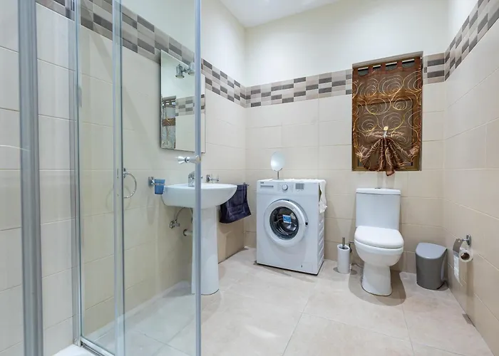 Apartament Bright Ground Floor In *