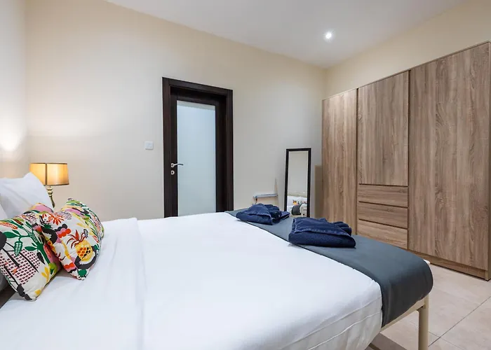 Apartament Bright Ground Floor In