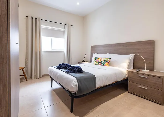 Bright Ground Floor In Apartament *